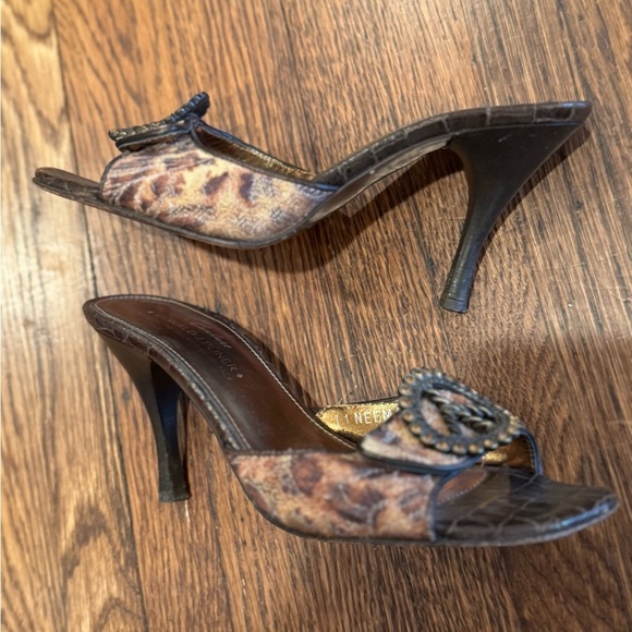 Donald J. Pliner Rare Peace Sign French Tapestry Leather Leopard Heels Size 6 - Picture 3 of 7